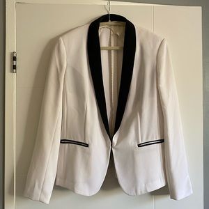Rag & bone white blazer with black detailing.
